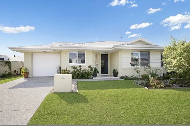 2/1 Flinders Place, Yamba NSW 2464