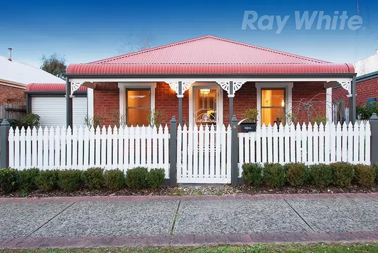 4 ROSEWOOD Place, Chirnside Park VIC 3116