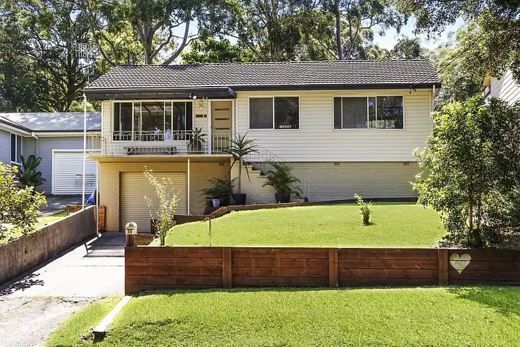 11 Shannon Parade, Berkeley Vale NSW 2261