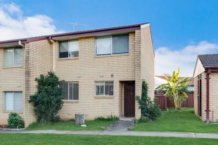 10/24 Atchison Road, Macquarie Fields NSW 2564