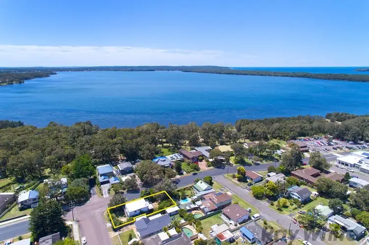 Second view of Homely house listing, 2 Noela Place, Budgewoi NSW 2262