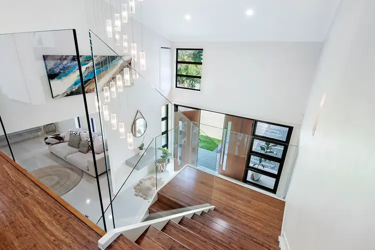 9 Bedara Court, Mermaid Waters QLD 4218