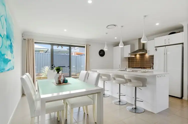 30 Flemmings Crescent, Horsley NSW 2530