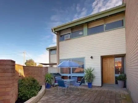 Main view of Homely unit listing, 2/429 Griffith Road, Lavington NSW 2641