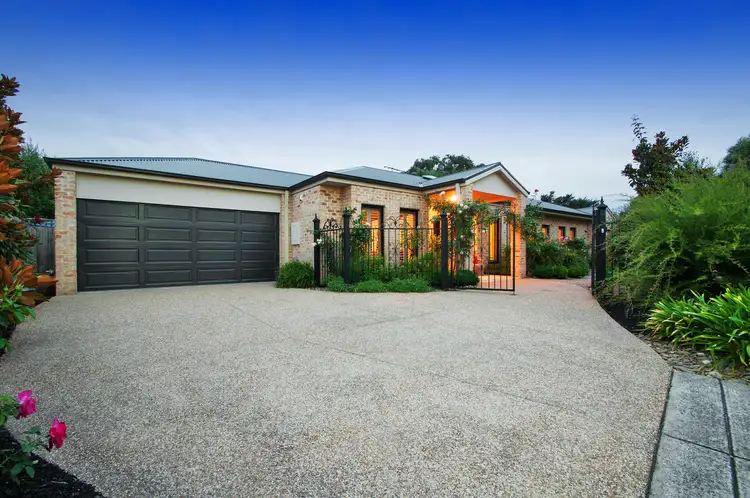 2 Lyndhurst Close, Croydon VIC 3136