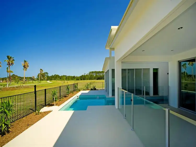 2272 Banksia Lakes Drive, Hope Island QLD 4212