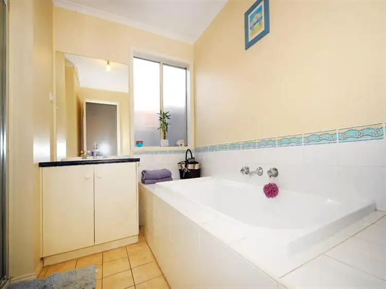 Seventh view of Homely house listing, 5 Delatite Way, Skye VIC 3977