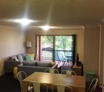 2/28 Sykes Court, Southport QLD 4215