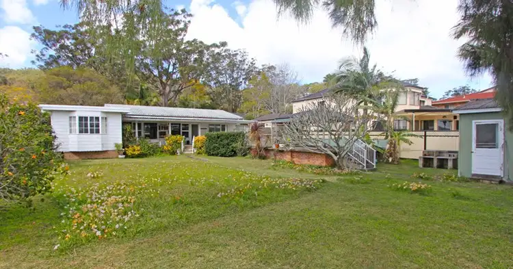 263 Avoca Drive, Green Point NSW 2251