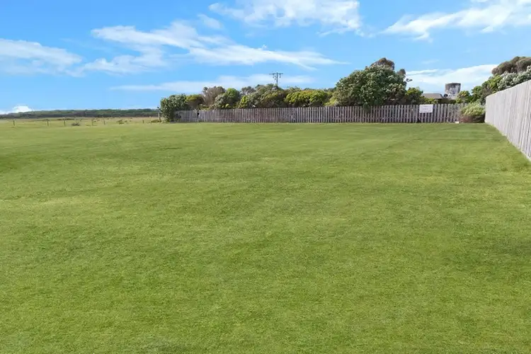 2 Loch Ard Street, Peterborough VIC 3270