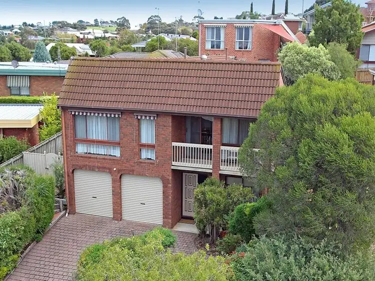 1 Knollbrook Close, Highton VIC 3216