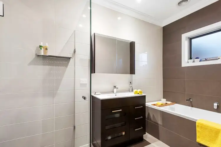 Sixth view of Homely unit listing, 2/5 Luntar Road, Oakleigh South VIC 3167