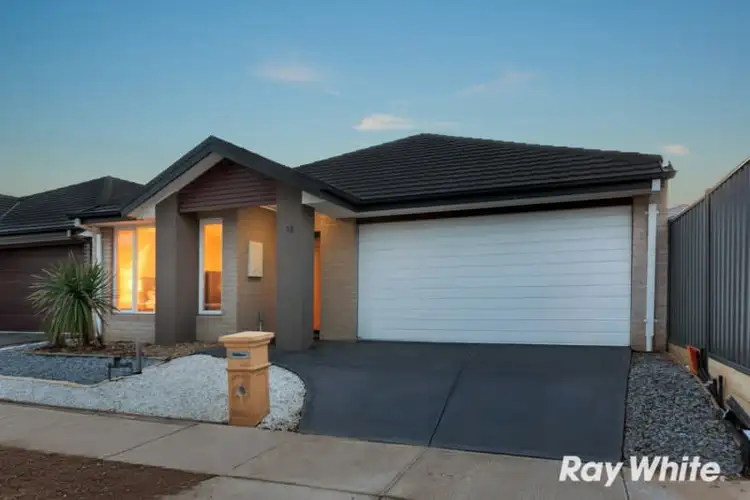 16 HOLLY GREEN Circuit, Truganina VIC 3029