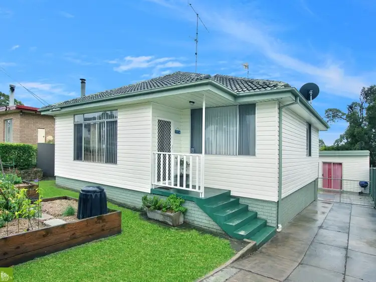 4 Robyn Road, Albion Park Rail NSW 2527