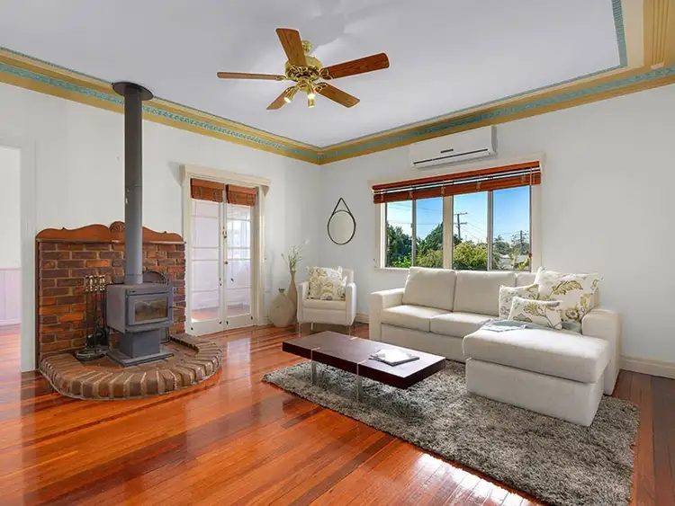 16 Roseneath Parade, Wynnum West QLD 4178