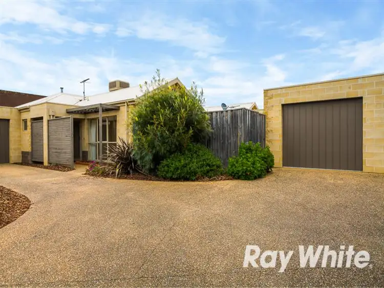 2/15 Albert Street, Hastings VIC 3915