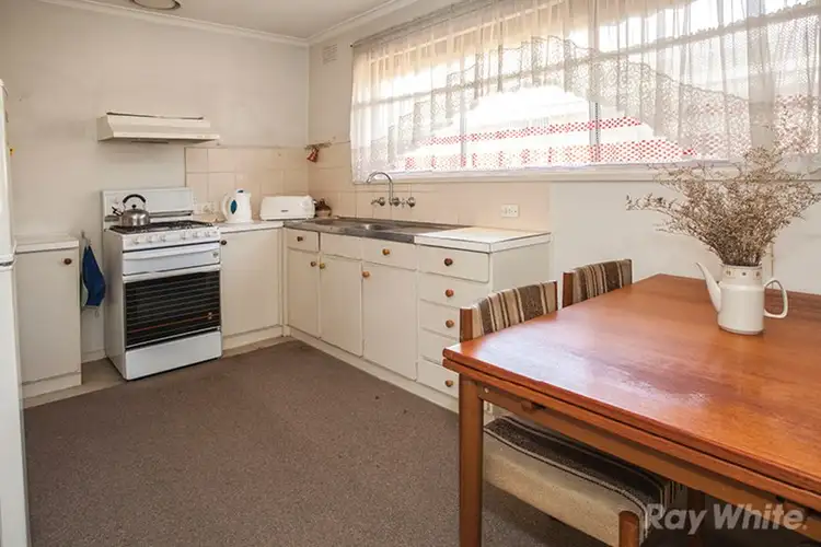 Second view of Homely house listing, 8 Sunrise Drive, Mulgrave VIC 3170