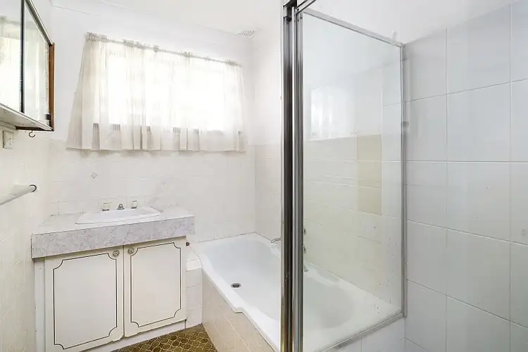 Second view of Homely house listing, 10 Sunshine Drive, Point Clare NSW 2250