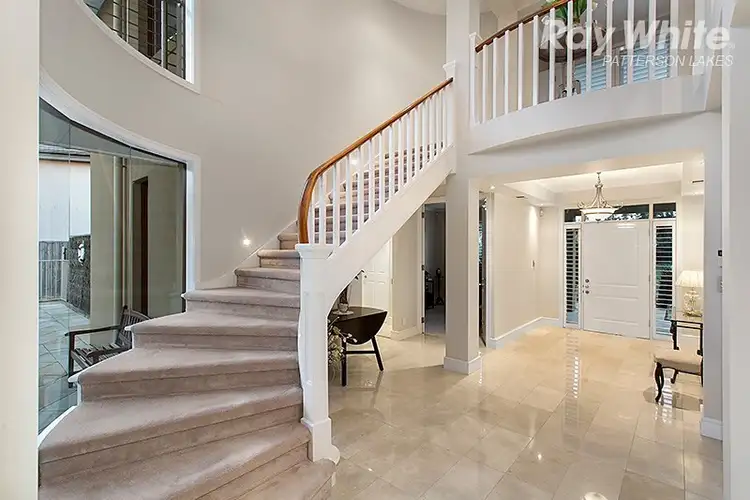 Second view of Homely house listing, 5 Macquarie Circle, Waterways VIC 3195