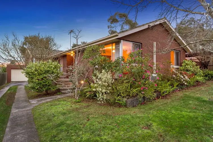 8 PARK HILL Drive, Ringwood North VIC 3134