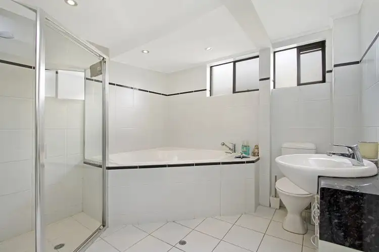 Fourth view of Homely unit listing, 4 'Cascade Lodge' 16 Rosewood Avenue, Broadbeach QLD 4218