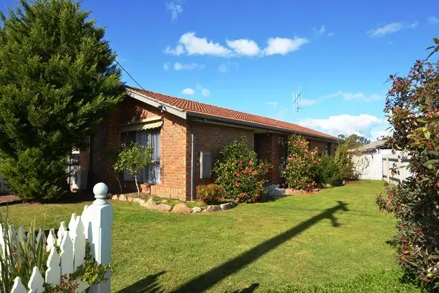 24 Avenel Road, Seymour VIC 3660
