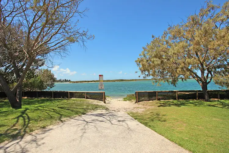 2/14 Esplanade, Golden Beach QLD 4551