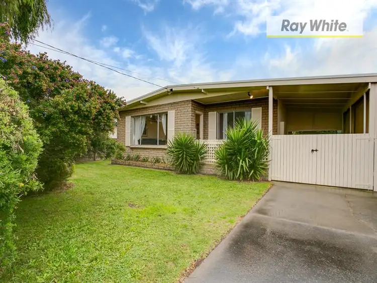 8 Ronlyn Street, Rosebud West VIC 3940