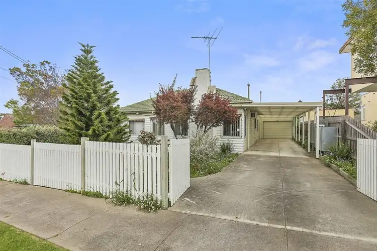4 Batman Close, Belmont VIC 3216