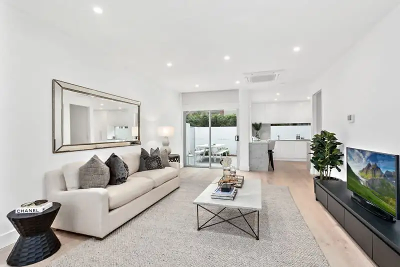 Main view of Homely townhouse listing, 2/39A Kembla Street, Wollongong NSW 2500