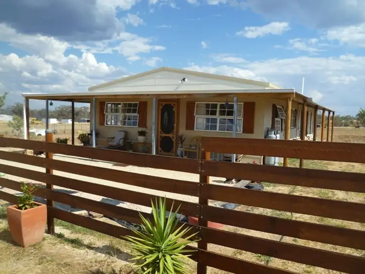16 Ditzells Drive, Inverell NSW 2360