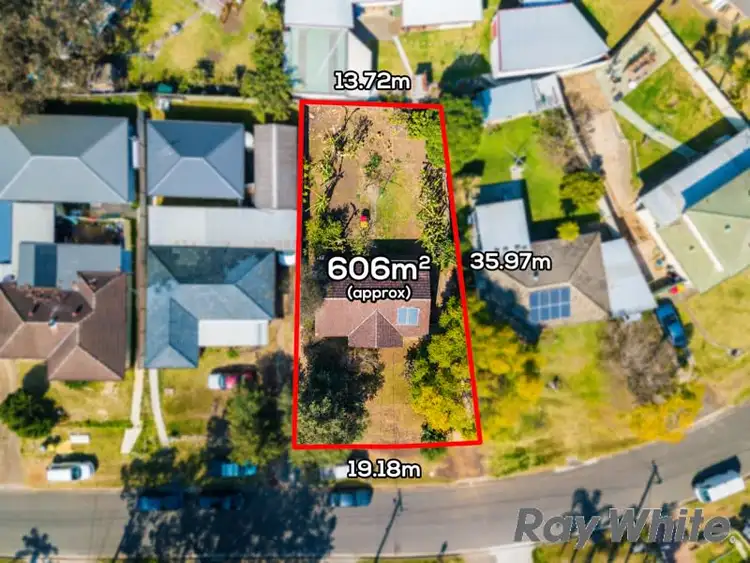18 Dampier Crescent, Fairfield West NSW 2165