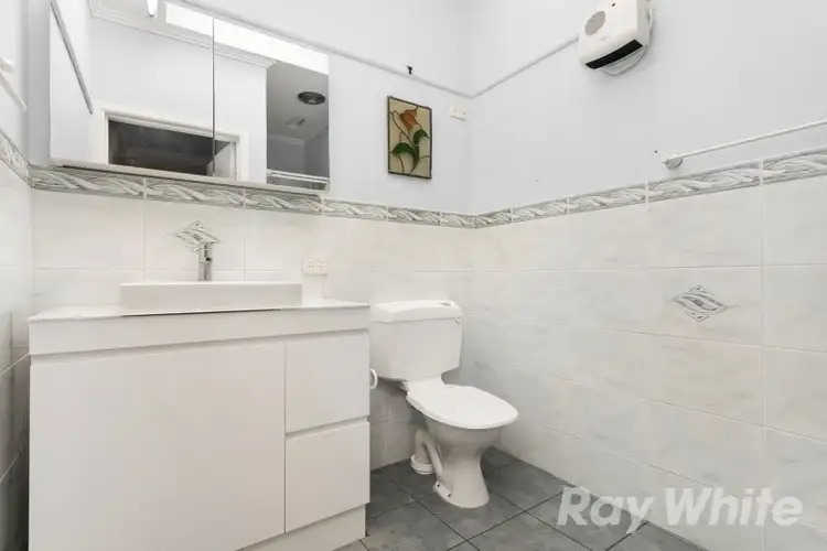 Fifth view of Homely house listing, 18 Malcolm Court, Mount Waverley VIC 3149