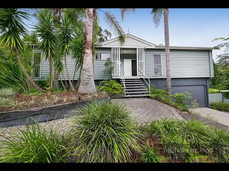 8 Torridon Close, Chapel Hill QLD 4069