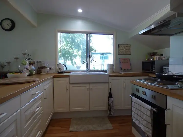 8 Gregory Street, Roma QLD 4455