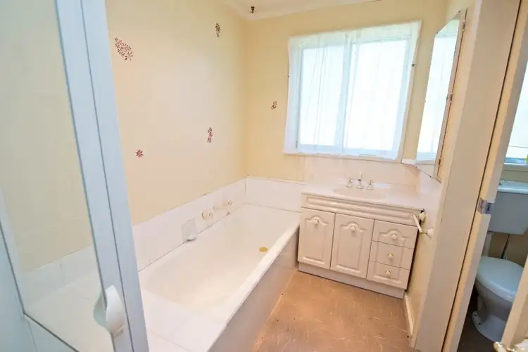 Seventh view of Homely house listing, 4 Dowling Court, Swan Hill VIC 3585