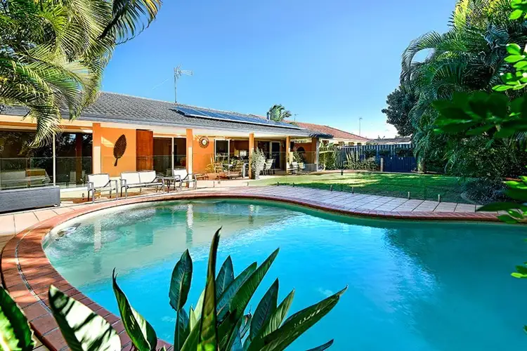 11 Inveray Avenue, Benowa QLD 4217