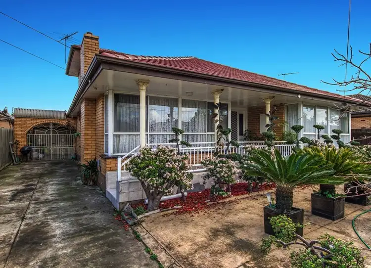 27 Mulhall Drive, St Albans VIC 3021