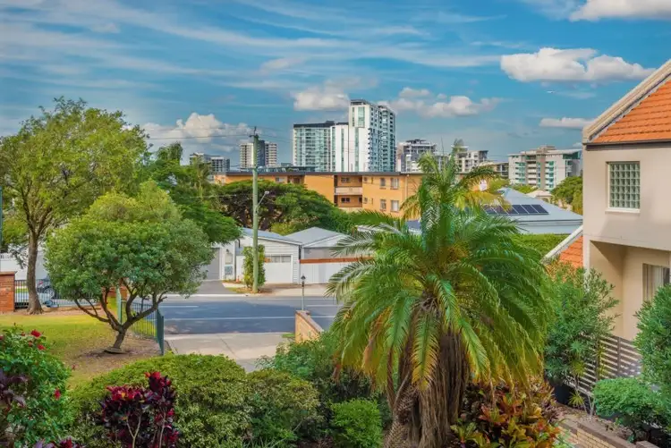 Second view of Homely apartment listing, 1/44 Riverview Terrace, Hamilton QLD 4007