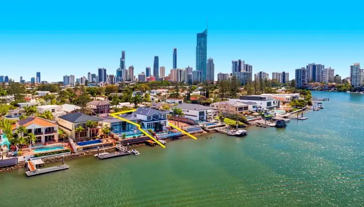 90 Amalfi Drive, Isle Of Capri QLD 4217