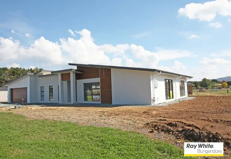 2 Bluskie Close, Bungendore NSW 2621