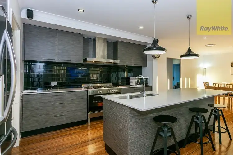 30 Thames Drive, Regents Park QLD 4118