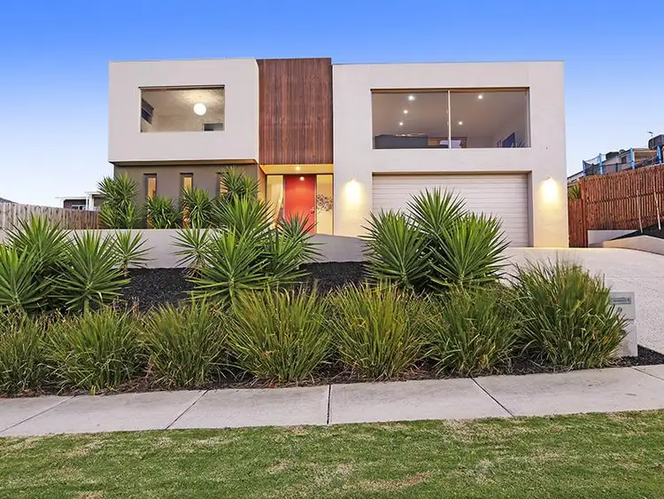 9 Swanbourne Avenue, Highton VIC 3216