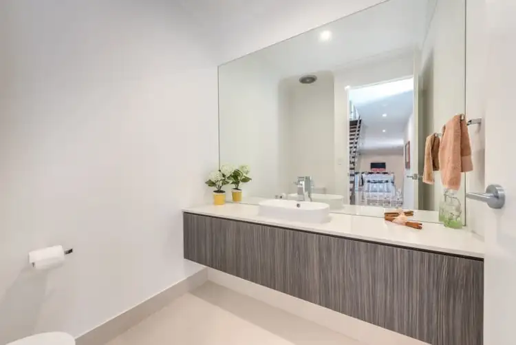 Seventh view of Homely other listing, 1/9 Nankeen Avenue, Paradise Point QLD 4216