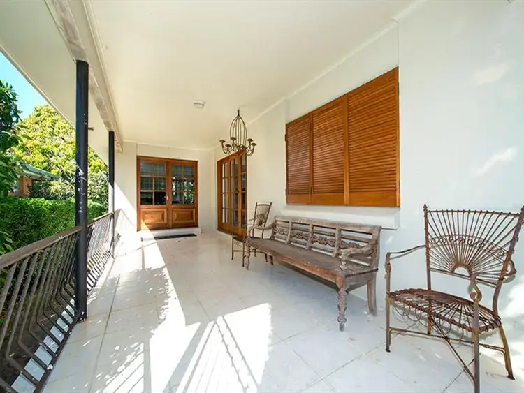 8 Cooper Parade, Southport QLD 4215
