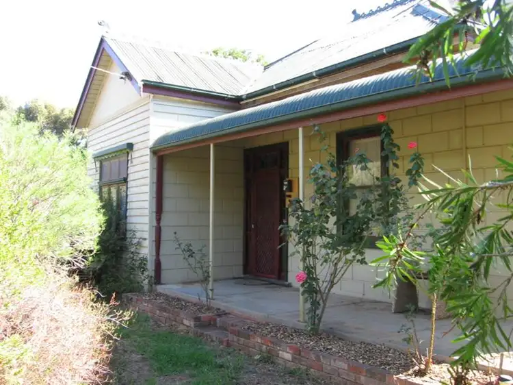 36 Railway Road, Rochester VIC 3561