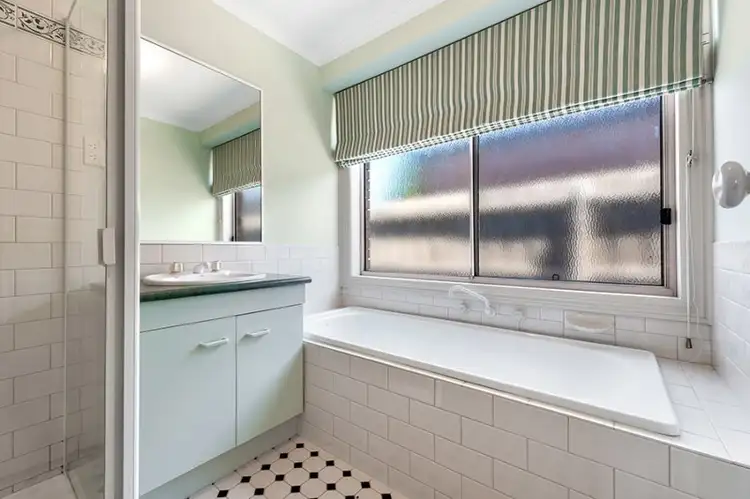 Seventh view of Homely house listing, 5 Taunton Place, Craigieburn VIC 3064