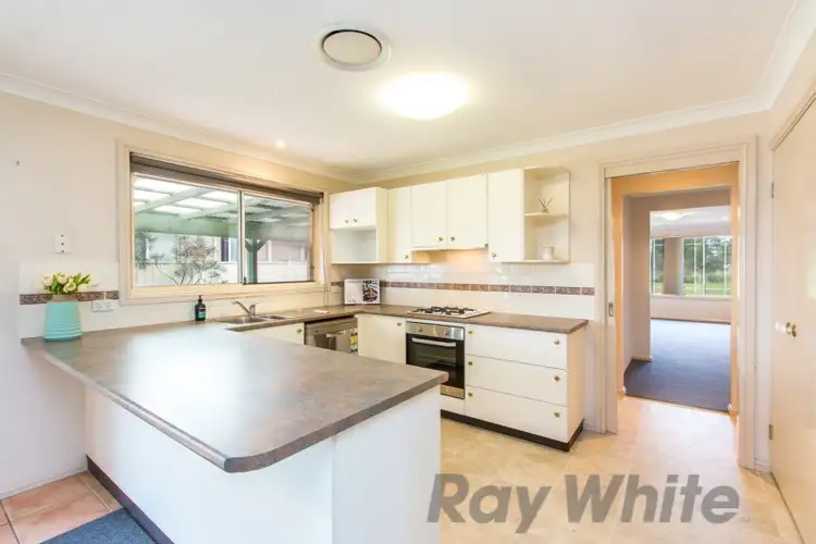1 Hakea Place, Warabrook NSW 2304