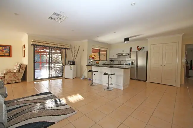 Sixth view of Homely house listing, 2 Hyland Drive, Bungendore NSW 2621