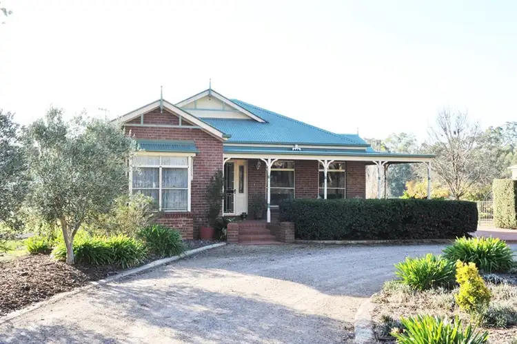 Second view of Homely house listing, 4 George Terrace, Junortoun VIC 3551